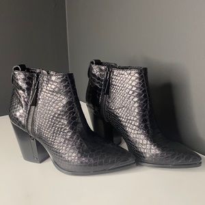 NWOT Vince Camuto Black snake print boots